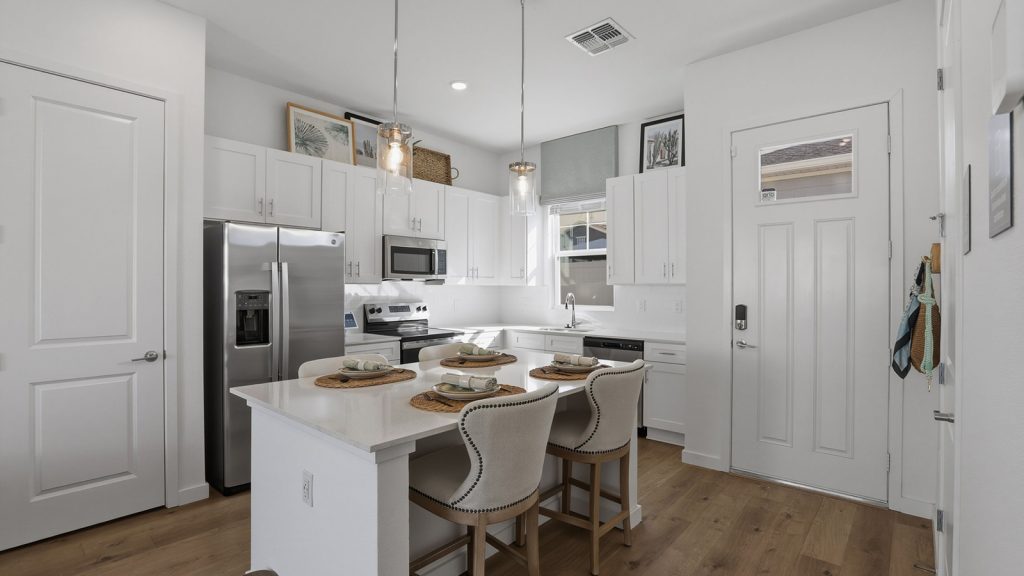 eat-in kitchen island