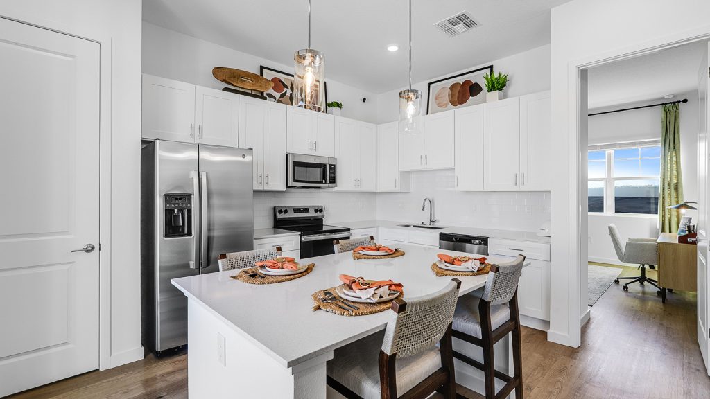 eat-in kitchen island